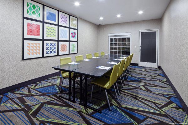 Holiday Inn Express & Suites TULARE (Tulare)